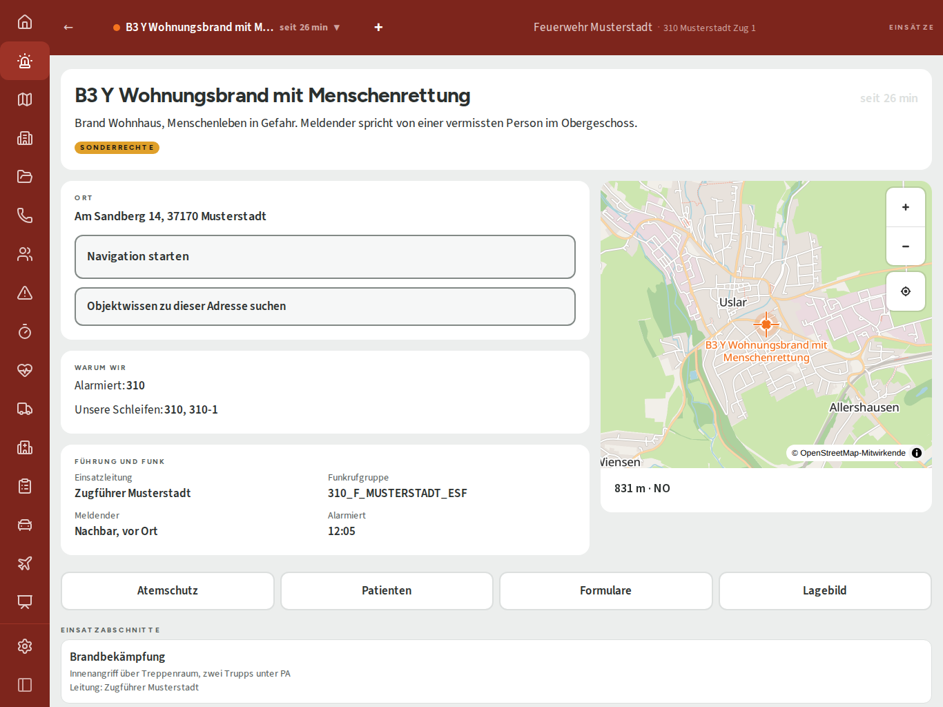 Auf dem Tablet: die Einsatzansicht desselben Einsatzes mit Ort, Navigation, Führung und Karte